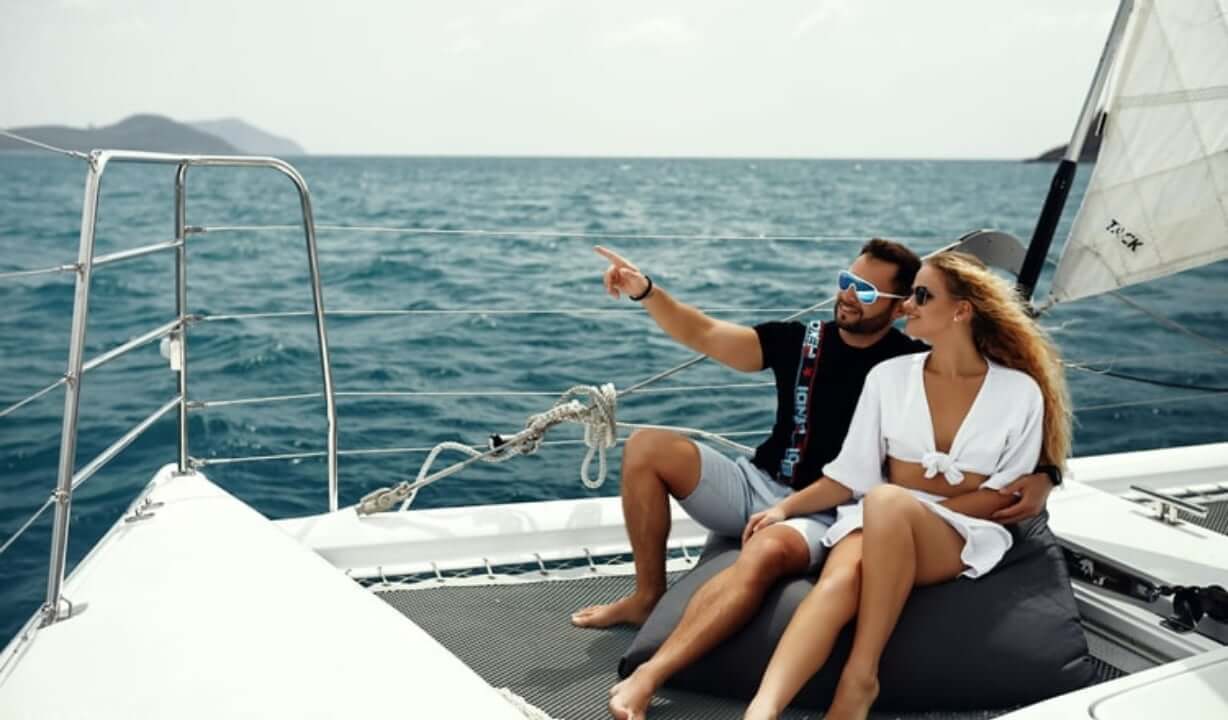 couple on yacht rental Dubai