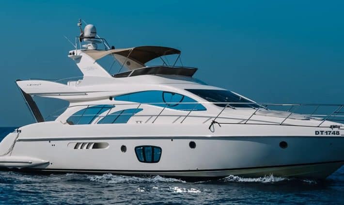 Azimut 55 sailing