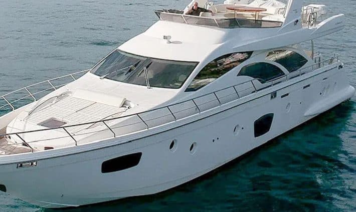 75 Azimut sailing