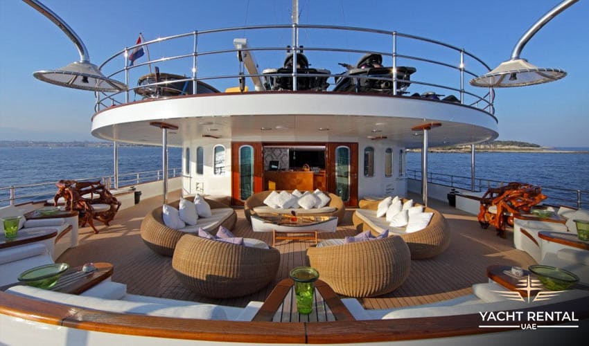 Interior-of-OPari-Yacht