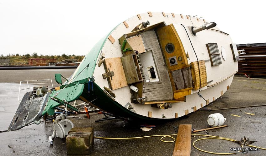 What to Do First When Your Boat Runs Aground at High Speed and call for professional help